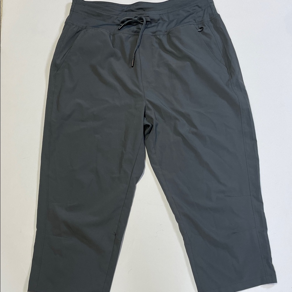Rlaged Gray Cropped Athletic Pants Women’s Size L Zip Pockets